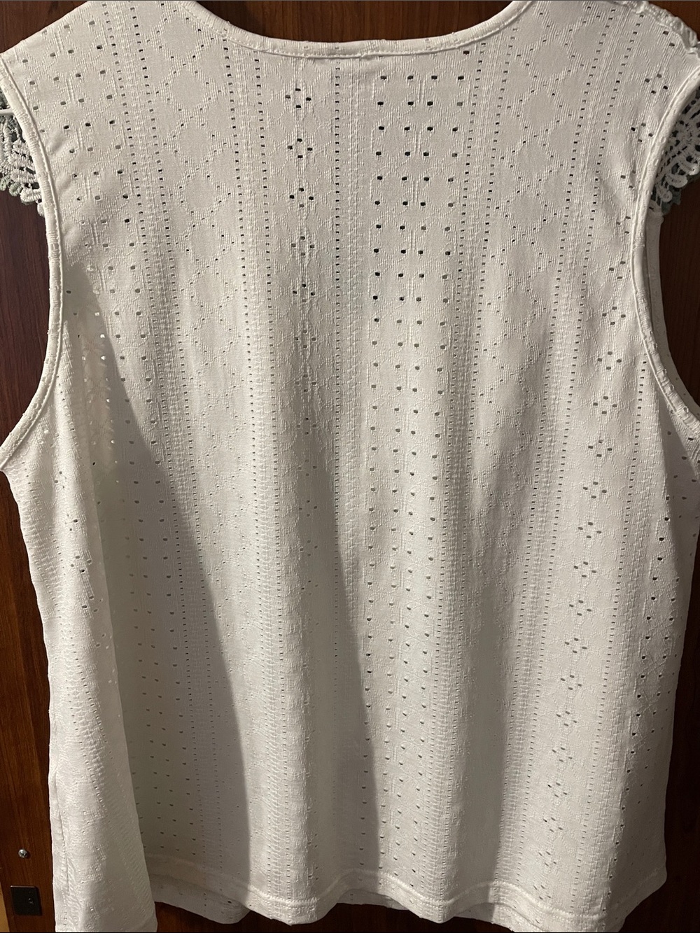 Shein Curve White and Sage Lace Yoke Sleeveless tops (2-Pack) 1XL - Picture 4 of 7